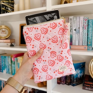 Custodia Cornelia per Kindle con cerniera / Custodia per Kindle per lettori di romanzi / Custodia per Kindle Paperwhite / Custodia rosa per e-reader / Regalo per amanti dei libri