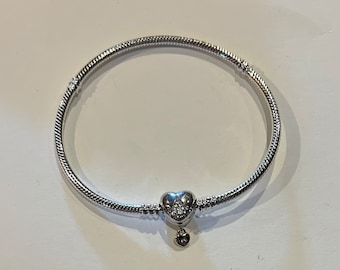 Pandora - Disney, Moments Heart Clasp Snake Chain Bracelet, Gold-Plated s925