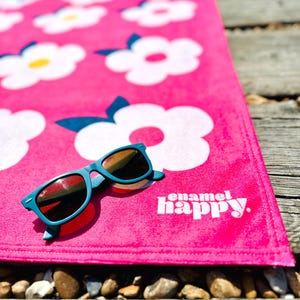 Beautiful Quick Dry Beach/Bath Towel Large - Retro Floral Rose Pink - Small Independent British Made - Colourful Bright Lightweight Luxury