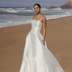 Elegante abito da sposa in raso – Abito da sposa senza spalline a trapezio – Abito da sposa minimalista in raso – Classico abito da sposa con spalle scoperte