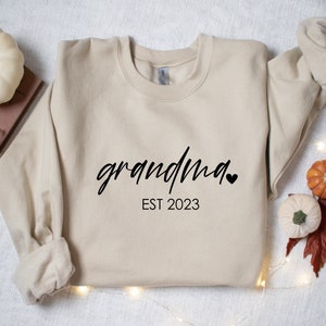 Grandma Sweatshirt, Mothers day gift for grandma sweatshirt, Grandma to be sweatshirt, Mothers day sweatshirt, Christmas grandma sweatshirt