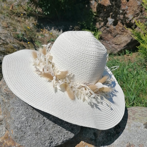 Chapeau en fleurs séchées et stabilisées