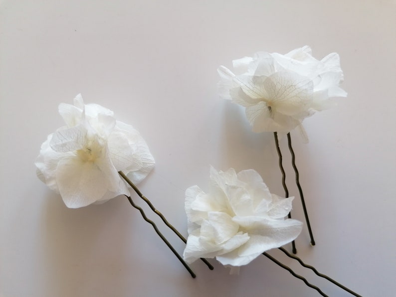 Pic à cheveux avec hortensia stabilisé fleurs séchées et stabilisées pour mariage Blanc