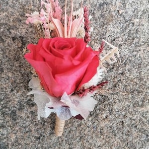 NINA-knoopsgat in gedroogde en geconserveerde bloemen, knoopsgat voor de bruidegom