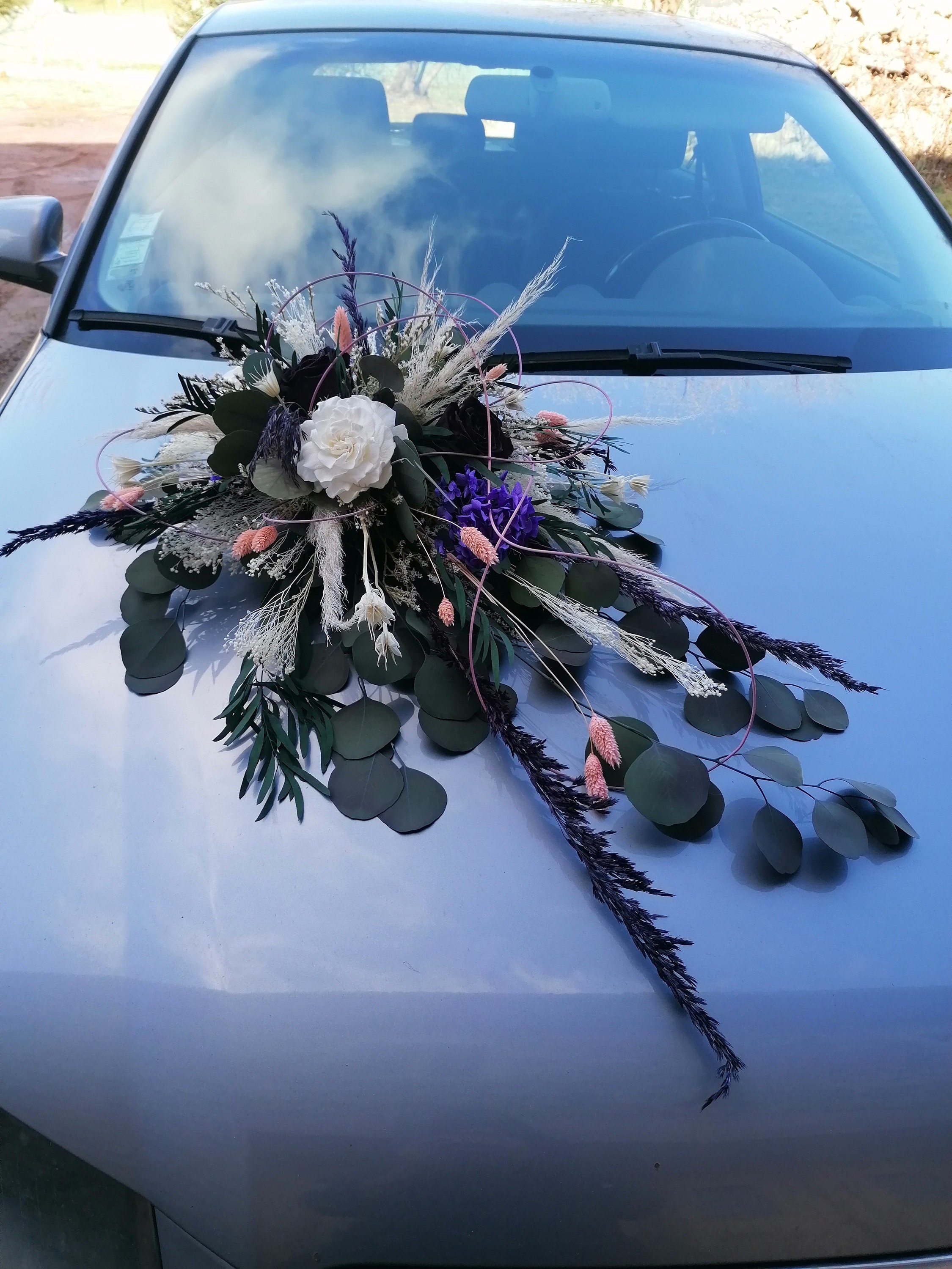 Décoration capot voiture en fleurs séchées et stabilisées