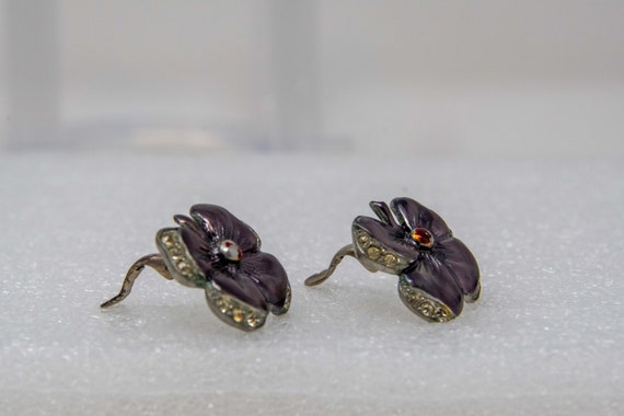 Vintage Clip On Earrings - Circa 1960 - Four Peda… - image 9
