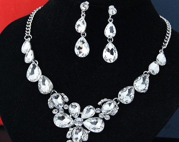 The Pebbled Diamond Necklace Set