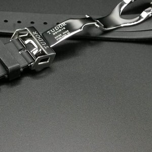 Bracelet de montre Tudor 20 mm 22 mm incurvé noir en caoutchouc incurvé noir avec boucle déployante déployante en acier inoxydable image 9