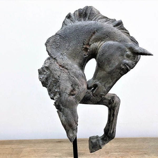 Sculpture of horse on pedestal 