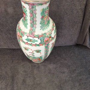 Family rose, chinese vase. Between the 18th and 19th centuries.