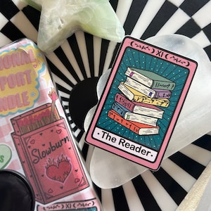 La pegatina del lector / pegatina de la tarjeta del Tarot / pegatina de libro / regalo del lector / pegatina de Kindle / lector electrónico / pegatina de vinilo / merchandising de libro /