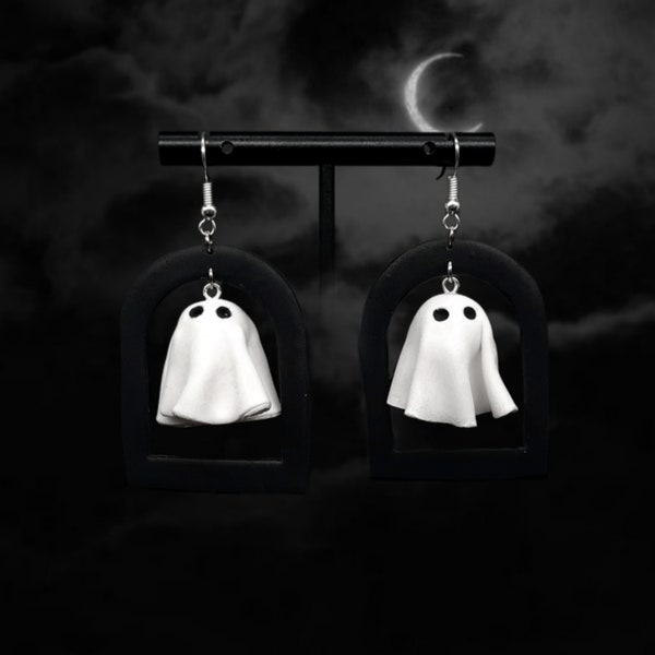 Spooky Ghosts weiß mit schwarzem Rahmen, Hängeohrringe silber - Polymer clay - Handmade - Unikat