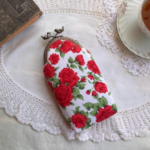 Vintage Floral Woven Tapestry Glasses Case with Kiss Lock Closure Signare Tapestry Kiss lock Glasses Case for Women Eyeglass  main image 3