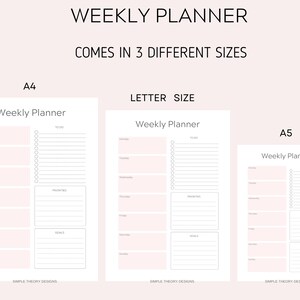 Pode incluir: Três modelos de planejador semanal em tamanhos diferentes: A4, Carta e A5. Cada modelo apresenta um design simples com seções para de segunda a domingo, listas de tarefas, prioridades e objetivos.