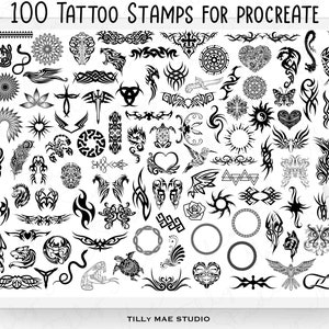 Puede incluir: Una hoja de 100 sellos de tatuaje en blanco y negro para Procreate. Los sellos presentan una variedad de diseños tribales, florales y geométricos.