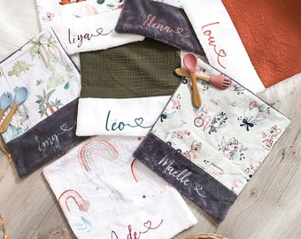 Serviettes personnalisées, serviettes de table, serviettes enfants, bavoirs, serviettes brodées, serviettes, bavoir personnalisé, cantine