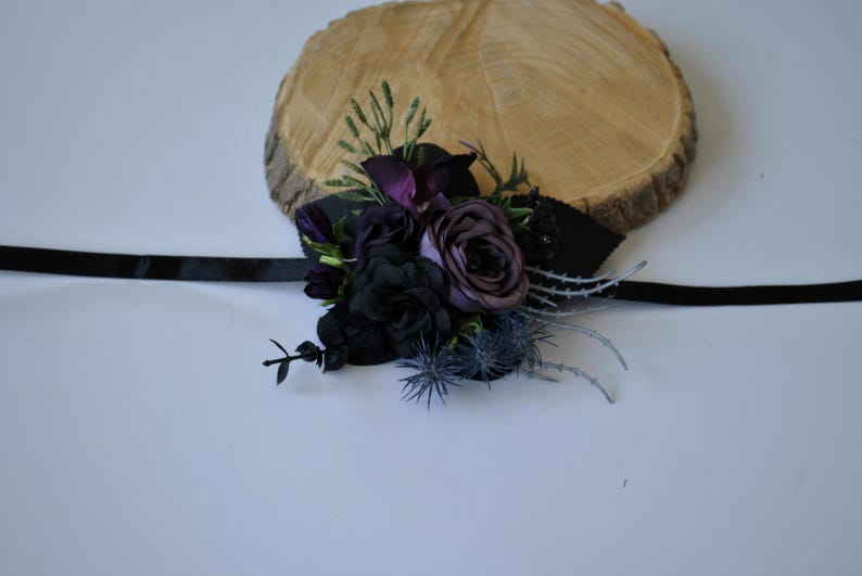 Purple black bouquet, Gothic wedding bouquet, Halloween wedding Corsage