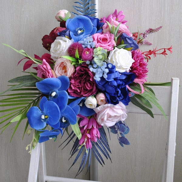 Bouquet de mariée bleu rose fuchsia, bouquet de mariée ton bijou, mariage d'été