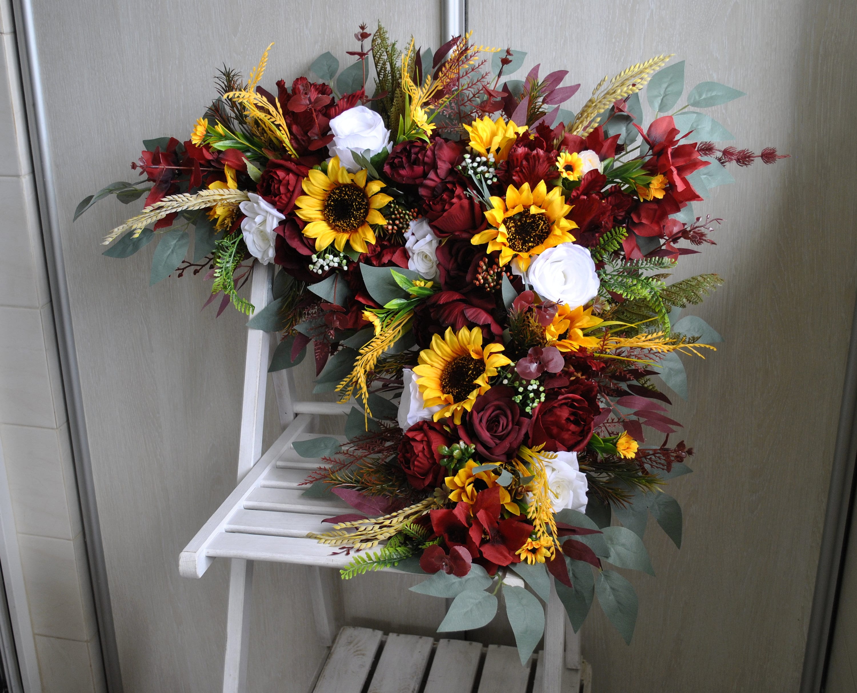 Burgunder Sonnenblumen Gesteck, Wildblumen Blumen Bogen, Hochzeit im Herbst, Hochzeit Dekoration