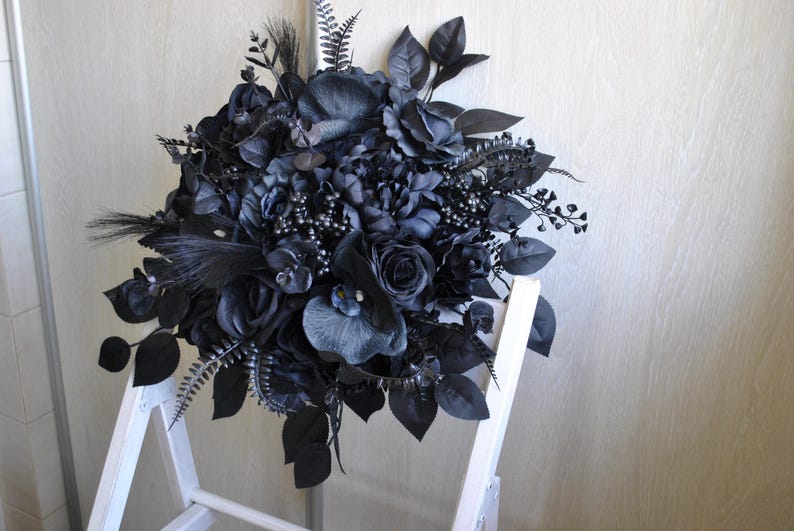 Black bridal bouquet, Gothic wedding, Moody wedding flowers Bridal 13''