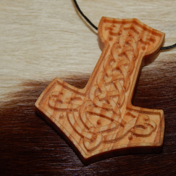 collier viking sculpté marteau de thor mjolnir