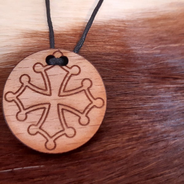 collier croix occitane en bois