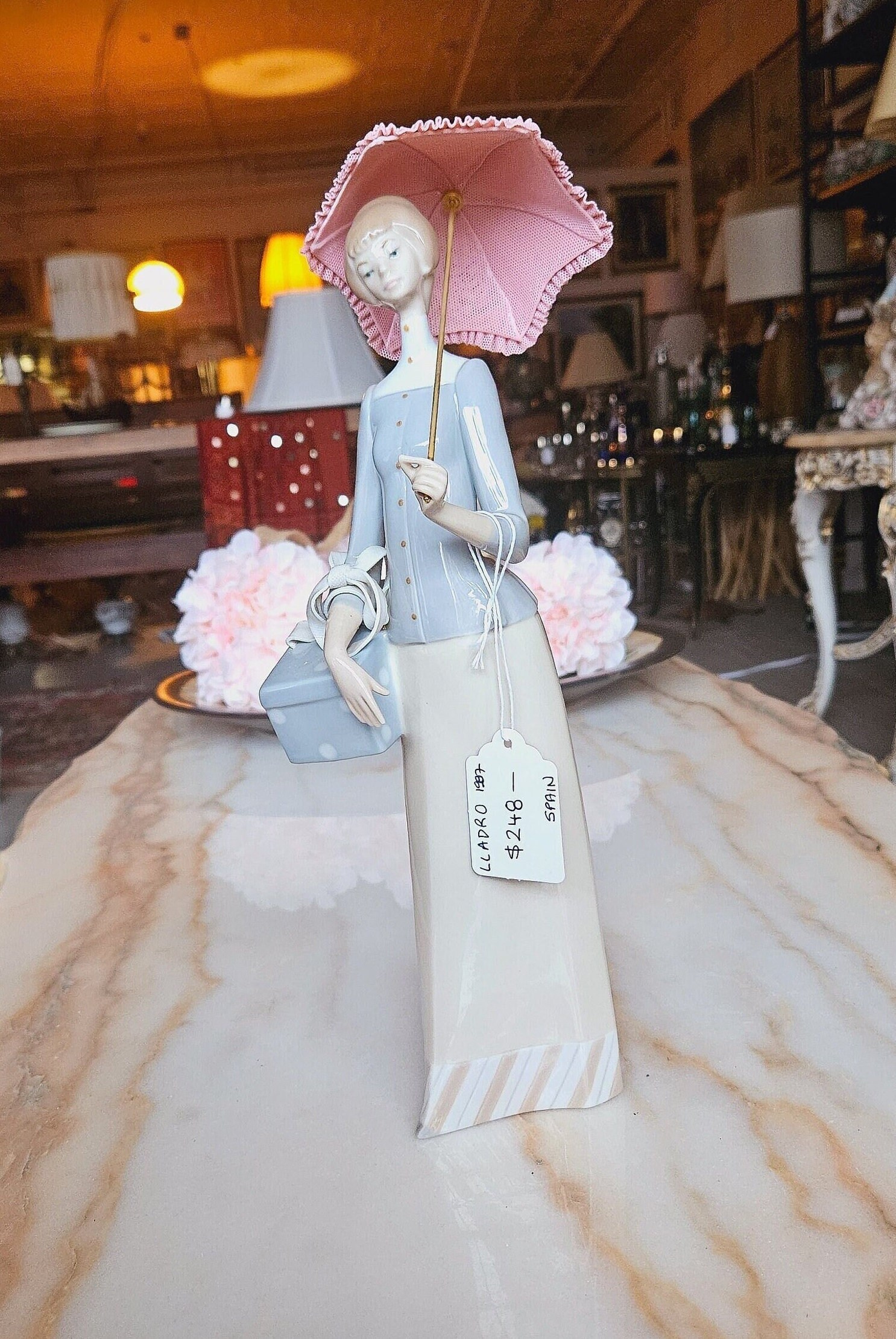 リアドロ傘と美少女