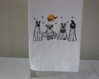 Toalla bordada de Halloween con diseño de perro fantasma: algodón blanco, murciélagos y luna.