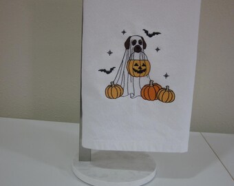 Toalla bordada de Halloween: Perro fantasma con calabazas
