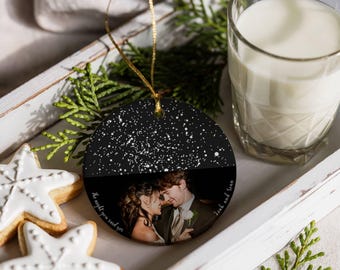 Verlobungsfoto Keramikkugel, personalisierte Paarweihnachtsverzierung, verlobtes Geschenk, Vorschlag-Andenken, neu verlobte Kugel