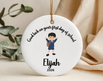 Personalisierte Weihnachtskugel zum ersten Schultag, Geschenk zum Schulstart, Erinnerungsstück für die Vorschule, Christbaumkugel mit Namen und Jahrgang des Kindes