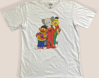 kaws camiseta