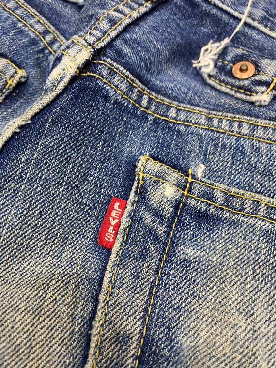 size 32 levis distressed denime big E - image 4