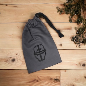 ナイツアーミーグレーダイスバッグ - 刺繍シンボル