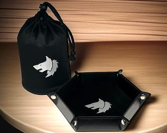 Set composto da sacca portadadi grande nera Wolf Marines Army e vassoio portadadi esagonale pieghevole.