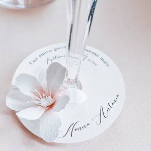 Segnaposto, segnacalice per matrimonio, battesimo, comunione, compleanno, evento con decoro di fiore di carta
