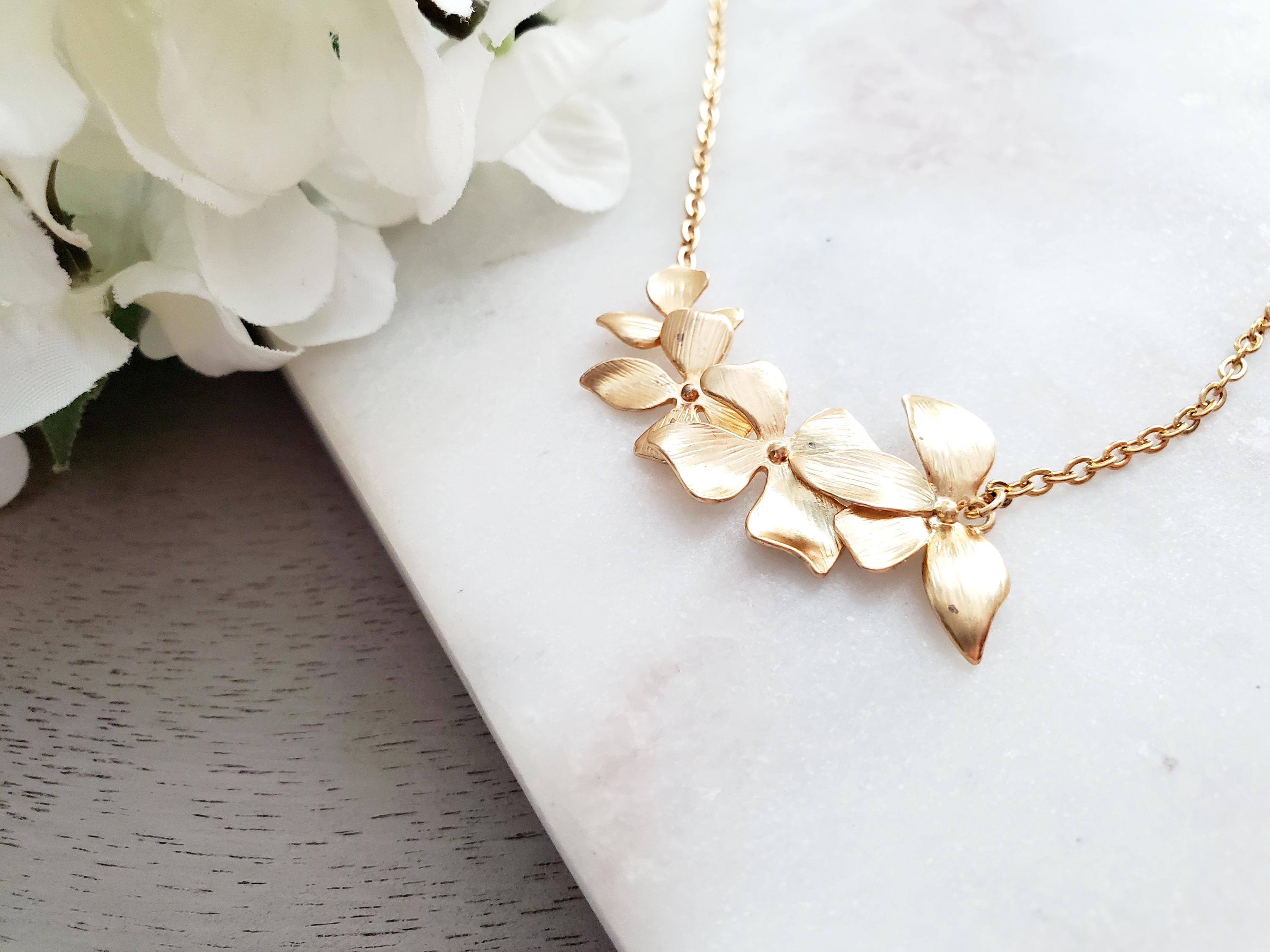 Narcissus Flower Necklace in Gold