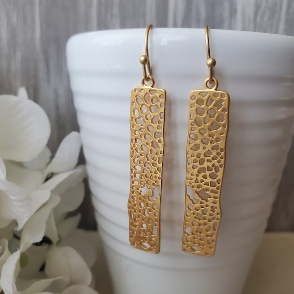 Geometric Filigree Bar Dangle Earrings in Gold