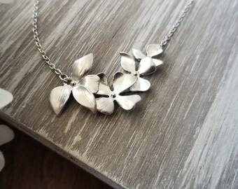 Narcissus Flower Necklace in Silver Rhodium