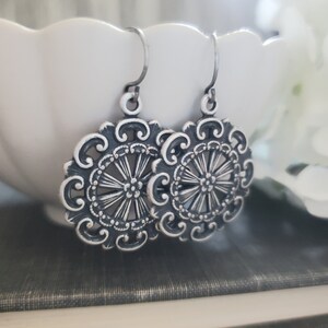 Pendientes Boho Chic Medallion en Plata Oxidada