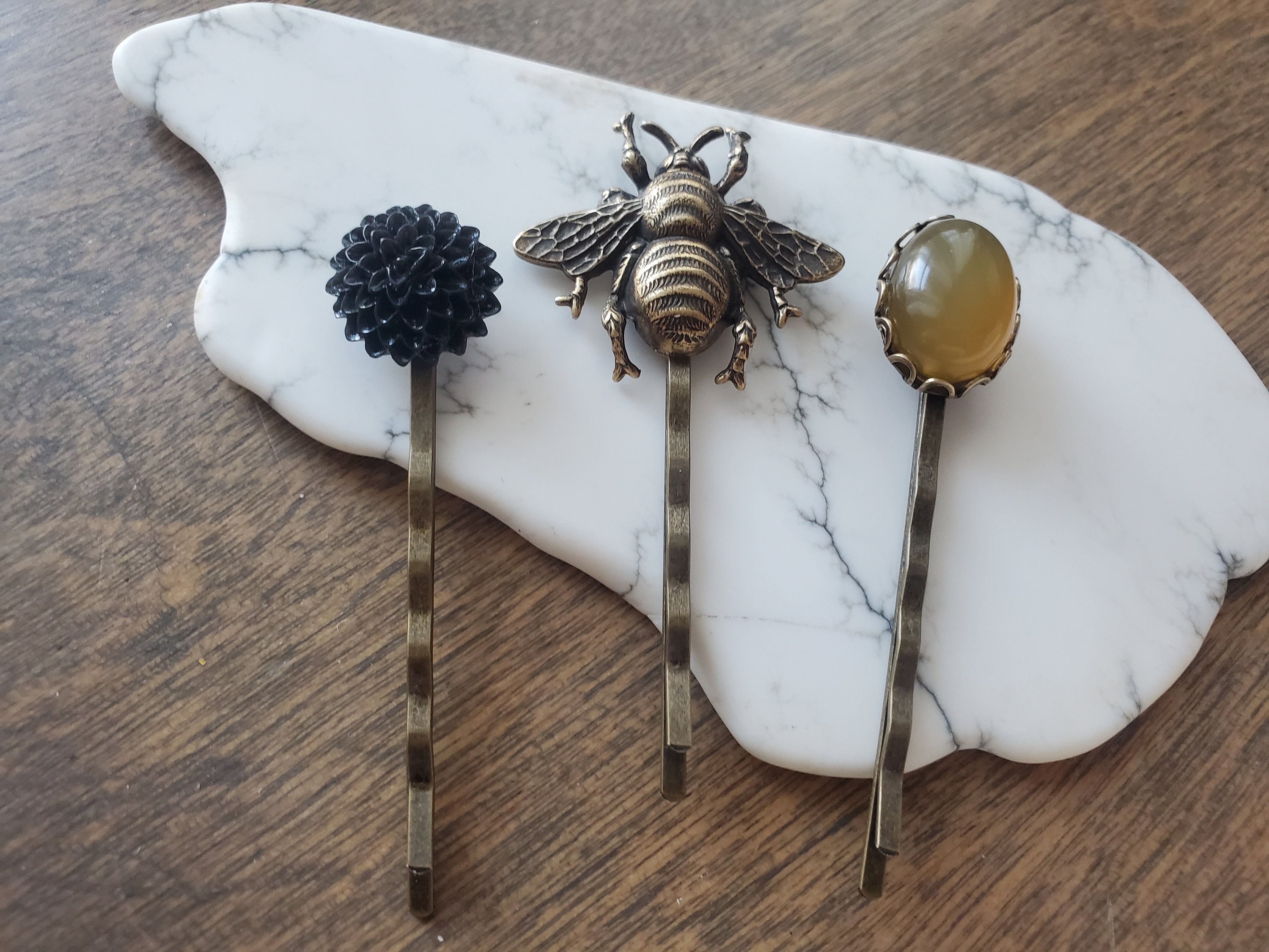 Bee and Flower Bobby Pin Set in Bronze - Etsy display picture 2
