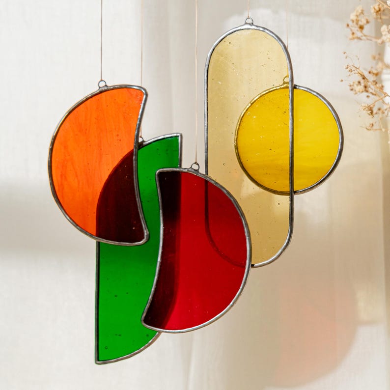 Boho fönsterklocka i målat glas – Handgjord solfångare och vindklockadekoration F88 bild 8