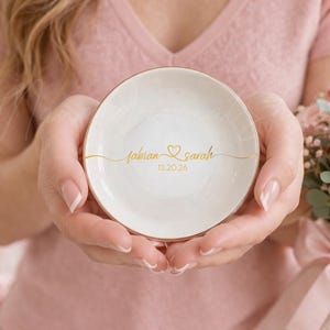 Gepersonaliseerde paar naam sieraden schotel, jonggehuwde cadeau, aangepaste hartring schotel, verjaardagscadeau voor stel, nieuw huis cadeau voor haar _NND