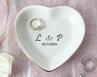 Piatto per fedi nuziali con nome iniziale personalizzato, piatto di gioielli fidanzati per lei, porta gingilli per la sposa, regalo per la doccia nuziale, regalo di anniversario