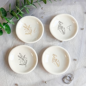 Birth Month Flower Mini Ring Dish, Custom Floral Initial Jewelry Dish, Month Floral Ring Holder, Bridesmaid Gift, Birthday Gift for MOM _NND
