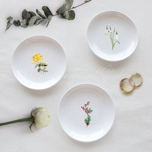 Birth Flower Ring Dish, Birth Month Floral Jewelry Dish, Birthday gift, Mother&#39;s Day Gift, Floral Jewelry Plate, Bridesmaid Proposal Gift