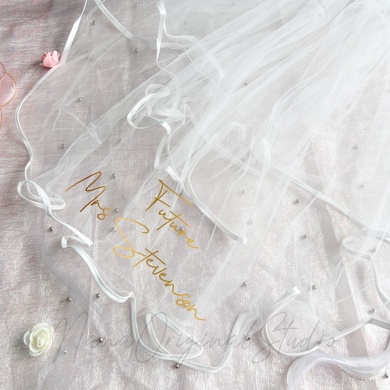 Custom Future Mrs Veil With Hair Comb, Bachelorette Party Veil, Bride To Be Veil, Bridal Shower Gift, Modern Wedding Accessories zdjęcie 6