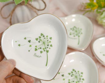 Benutzerdefinierte Glück Kleeblatt Ring Platte, 4 Blatt Klee Schmuckschale, Ringhalter, St. Patricks Tagesgeschenk, irisches Geschenk, Brautjungfer Vorschlag Geschenk