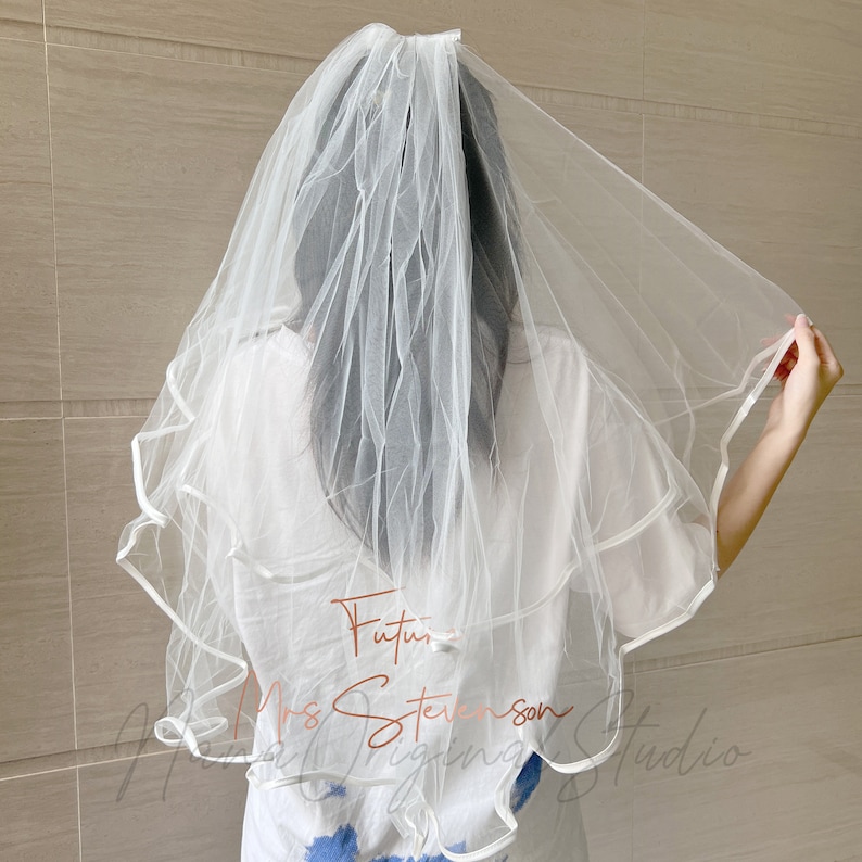 Voile future Mme avec peigne personnalisé, voile d'enterrement de vie de jeune fille, future mariée voile, cadeau de douche nuptiale, accessoires de mariage modernes image 1