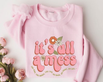 すべてがメッシーなスウェットシャツ、母の日シャツ、働くママシャツ、ママライフの服装、新米ママシャツ、ママへのギフトTシャツ